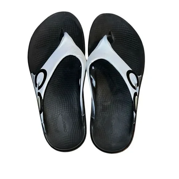 OOFOS | Shoes | Oofosblack And White Sandals Men Size 1  display picture 3